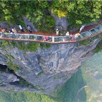 宝峰湖（或黄龙洞）-袁家界-天子山-天门山玻璃栈道汽车三日游