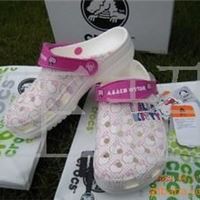 Crocs Hello Kitty 女款沙滩洞洞鞋